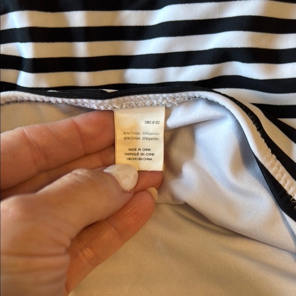 π CUPSHE Black & White Striped Halter Swimsuit β Size XL - Picture 7 of 8